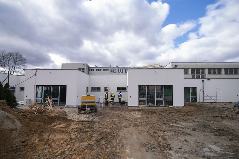 zdjęcie z prac wykończeniowych budowy przedszkola na Bródnie