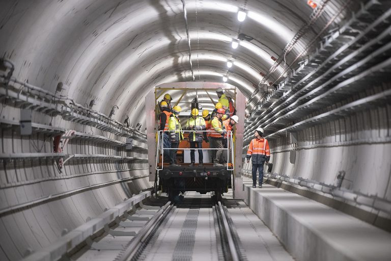 zdjęcie z przejazdu skrajnika tunelami budowanego metra na Bemowie